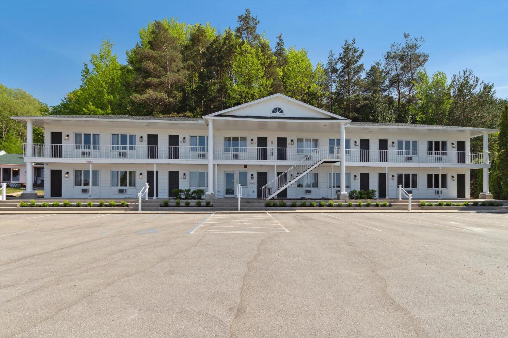 The Bay Inn Petoskey Exterior photo